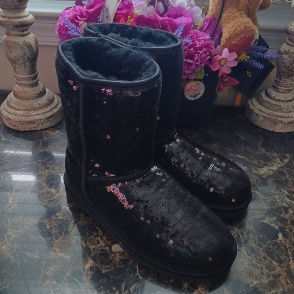 UGG Classic Short Sequin Sheepskin Fall/Winter Boots Size 6 for Women - Picture 1 of 12